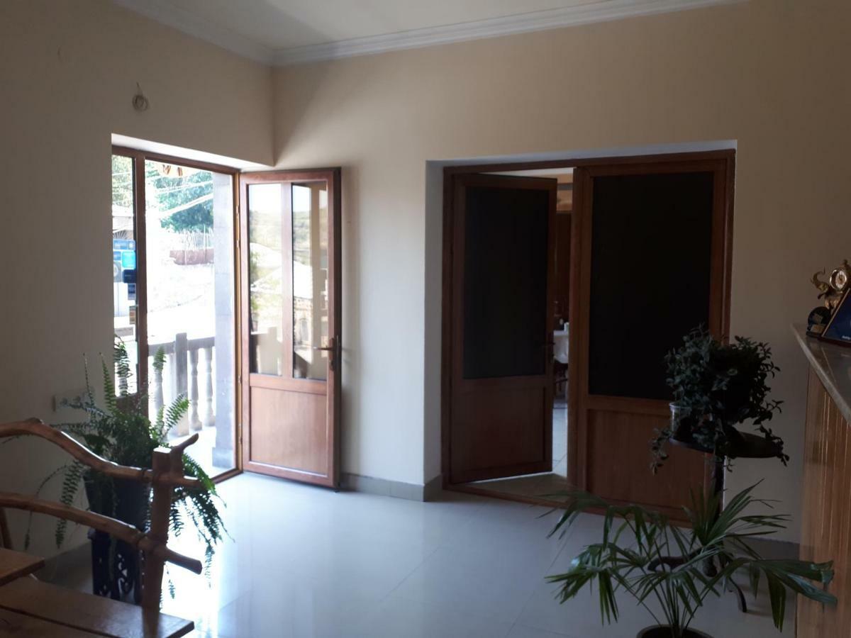 Hotel Vivas Goris Exterior photo